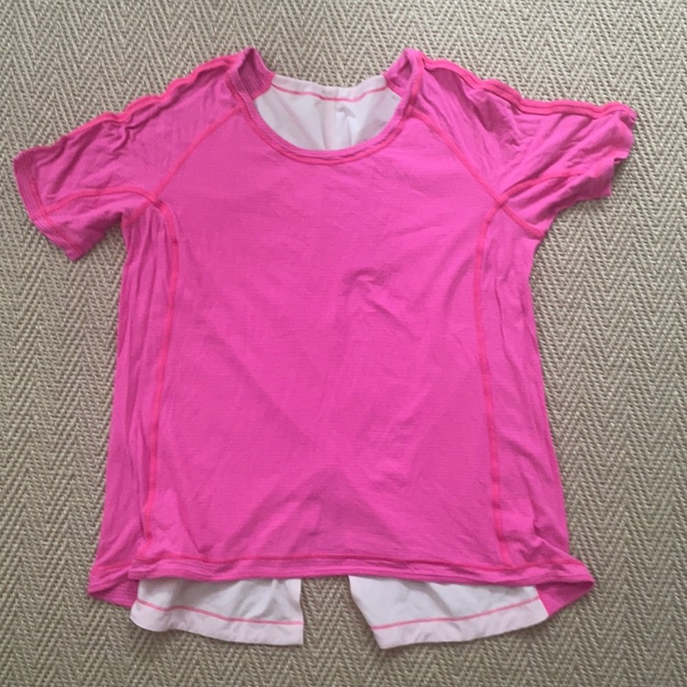 Lululemon hot pink tee with split bottom back